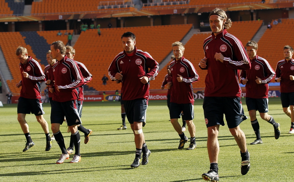 丹麦球队备战决赛，力争夺冠！的简单介绍