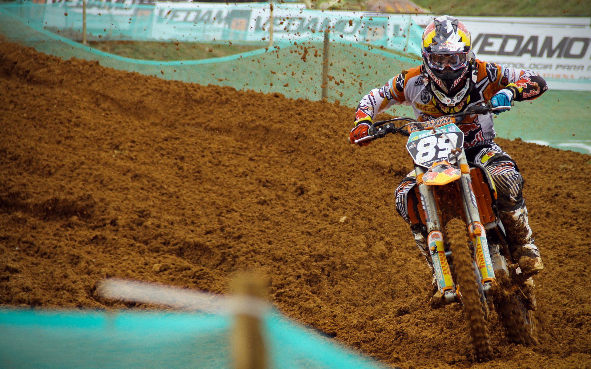 开云体育登录-引擎轰鸣与终场绝杀，当F1街道赛之夜遇见戈贝尔的制胜一球